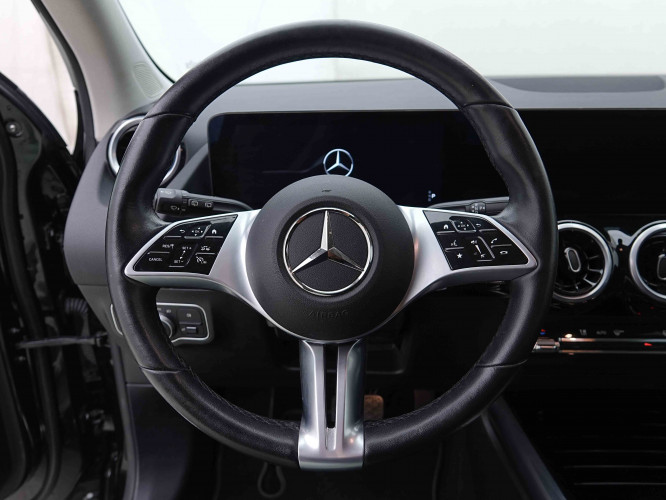 MERCEDES_MERCEDES_GLA_2655413_9.jpg