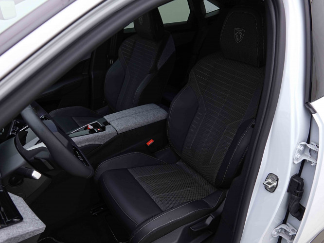 PEUGEOT_PEUGEOT_3008_2655461_7.jpg